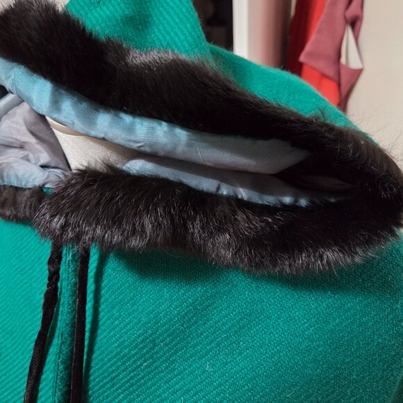 Vintage wool green with fur cape - Picture 4 of 8